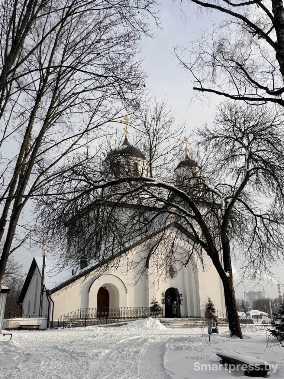 Храм Святой Живоначальной Троицы в Севастопольском парке