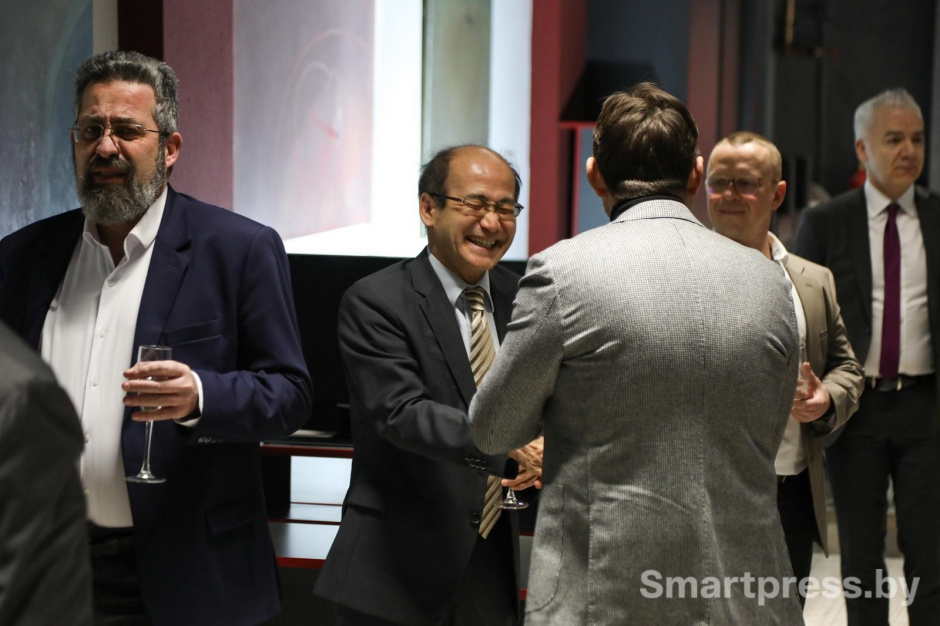 13-Поверенный в делах Японии Кадзухиро Куно (в центре).jpg