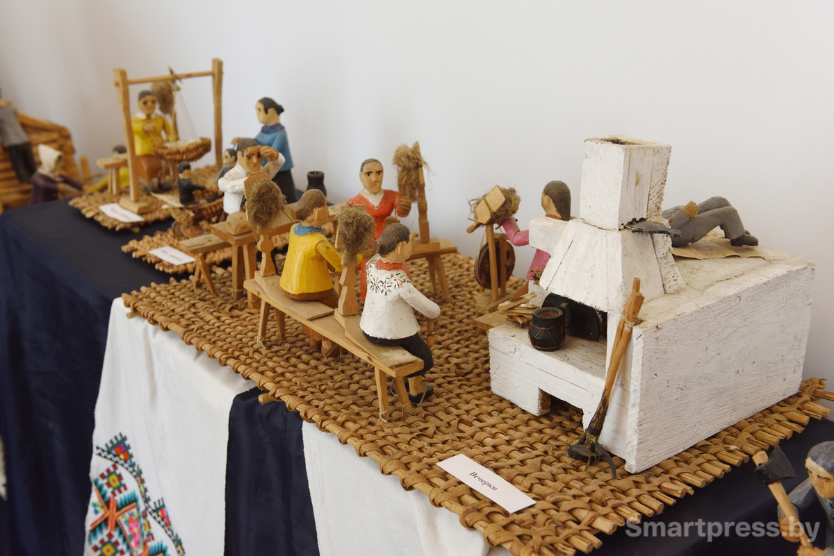 Деревянные человечки Николая Тарасюка.JPG