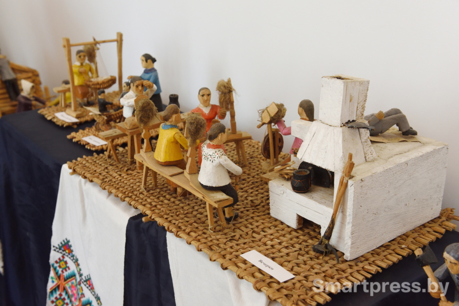 Деревянные человечки Николая Тарасюка.JPG