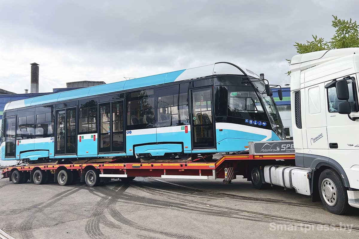 Трамвай Т811 отправляется в Витебск