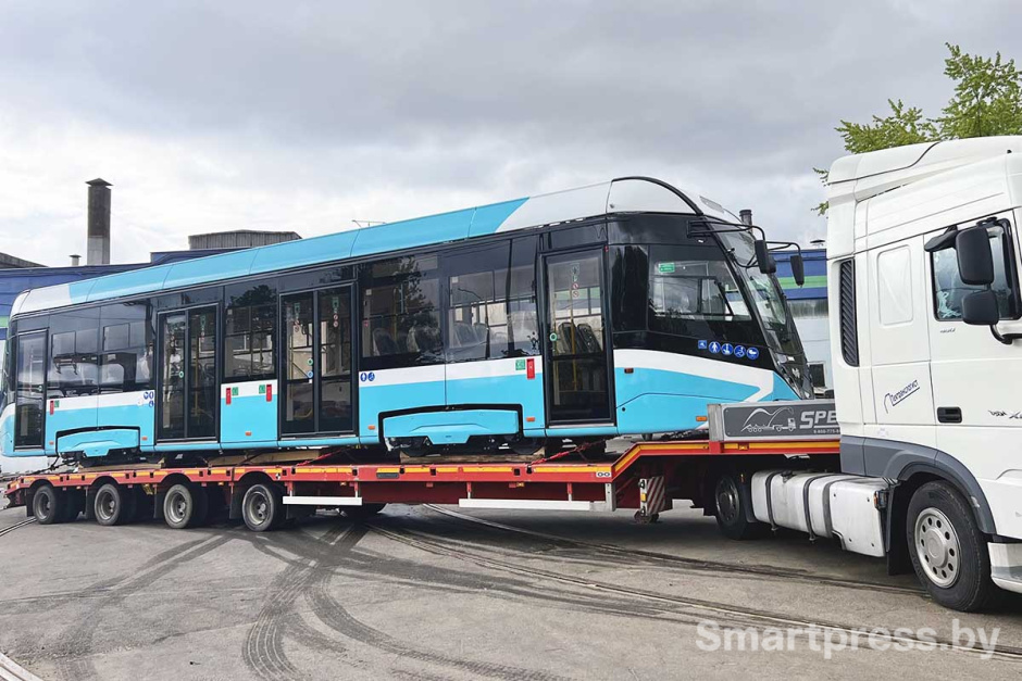 Трамвай Т811 отправляется в Витебск