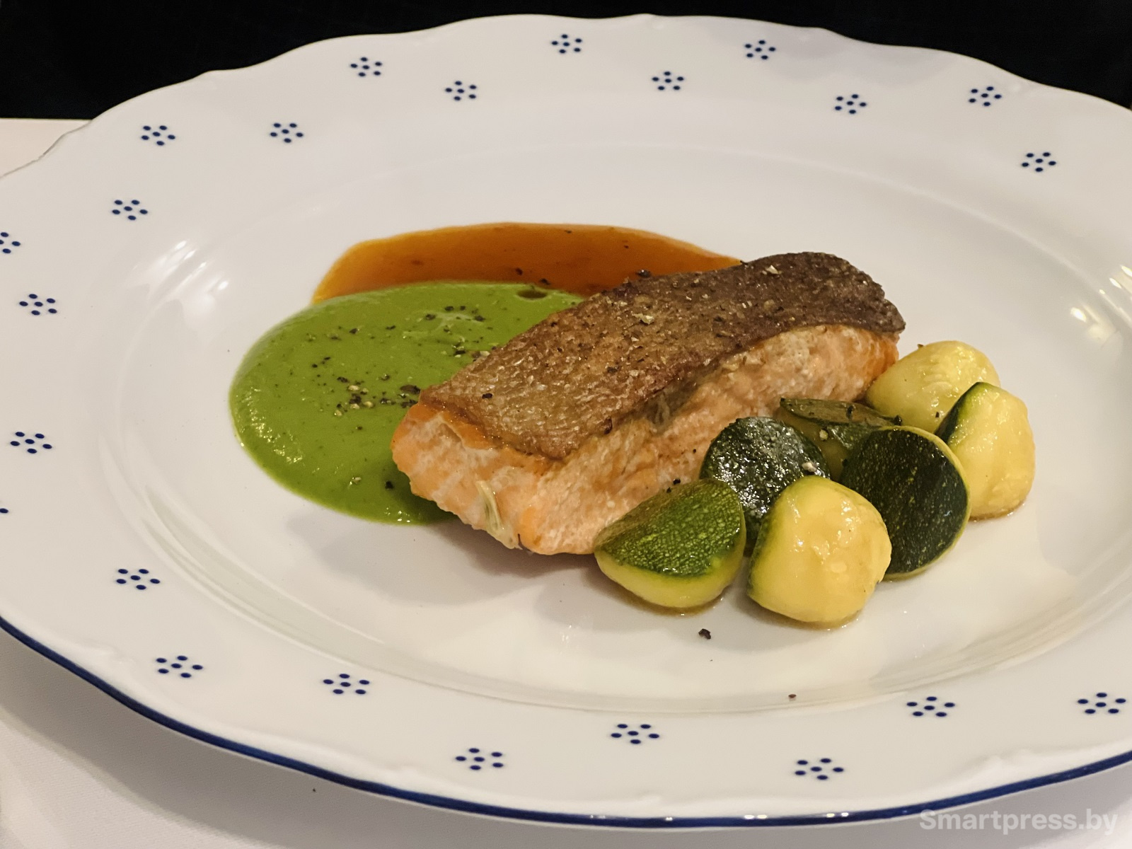 лосось с цукини