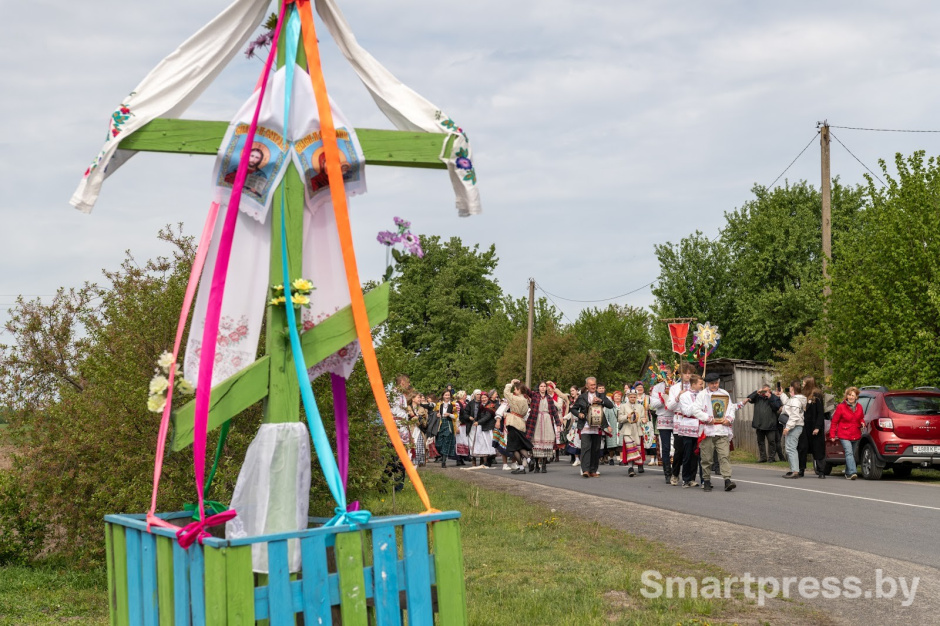 В деревне Погост водят Юрьевский хоровод 15.jpg В деревне Погост водят Юрьевский хоровод 15.jpg