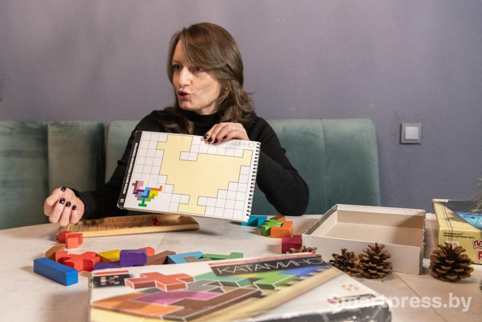 3-Олеся Демченко и настолки.jpg