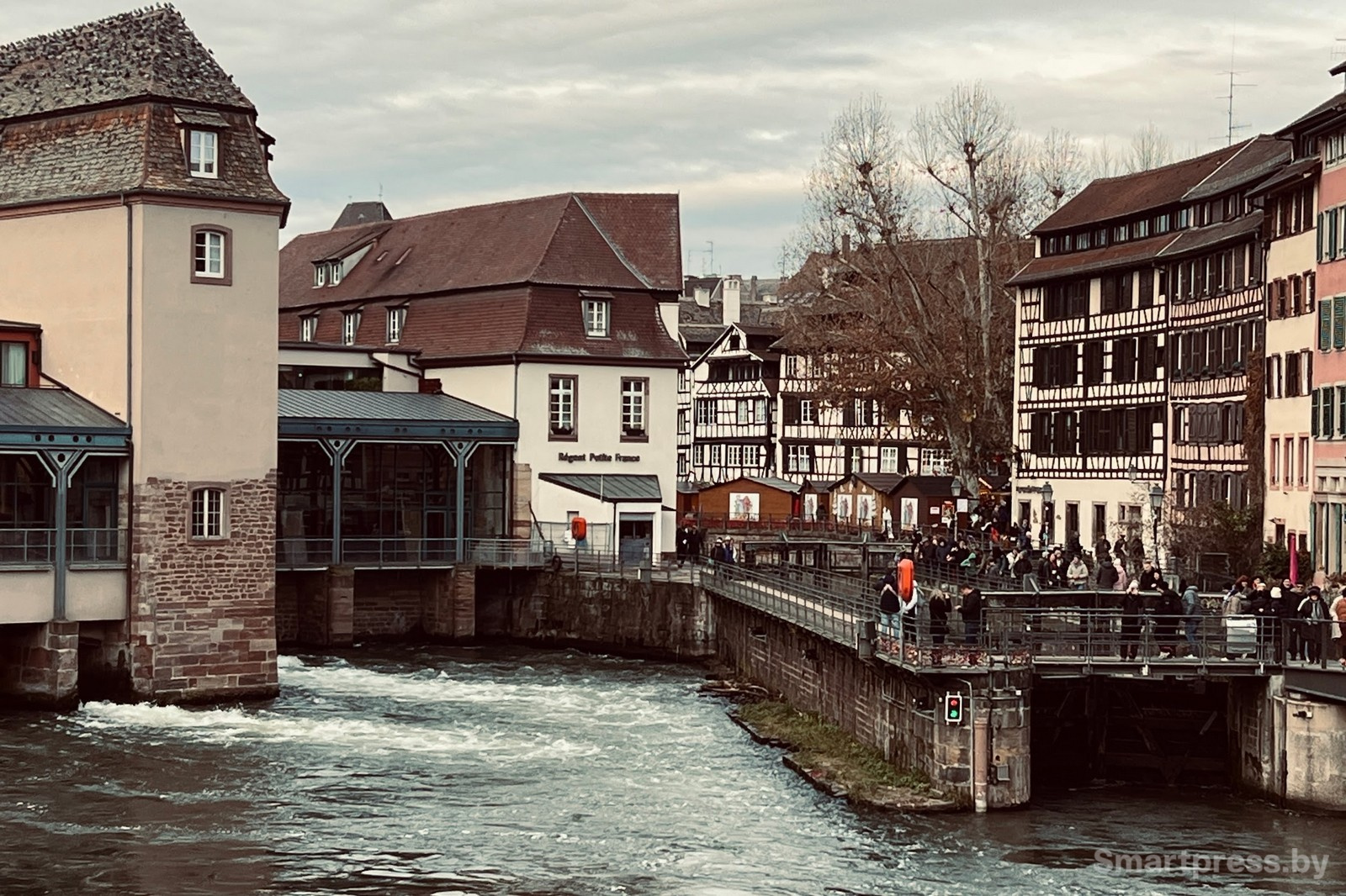 6-Система шлюзов на острове Гранд-Иль в Страсбурге.jpg