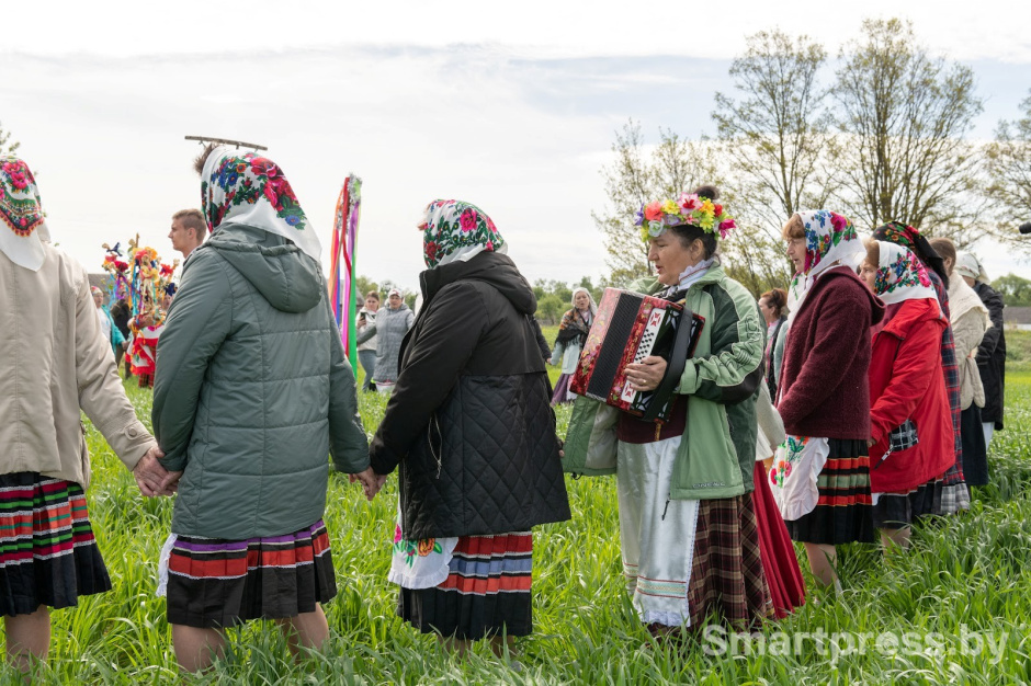 В деревне Погост водят Юрьевский хоровод 14.jpg
