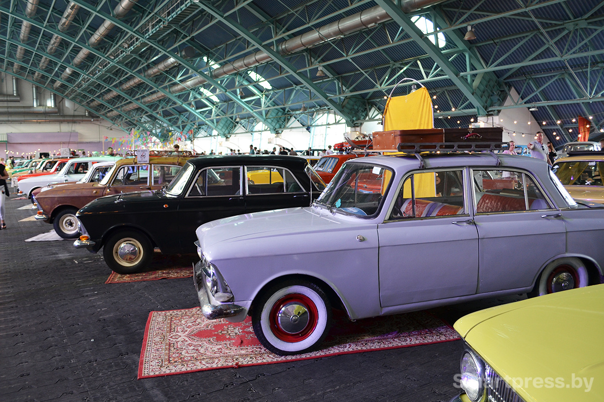 Автомобили Москвич на автошоу Vintage Day