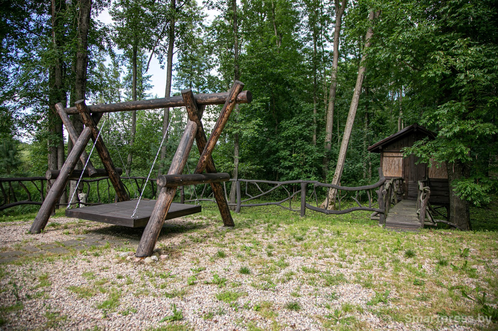 18-Деревянные качели в Игнатичах.jpg