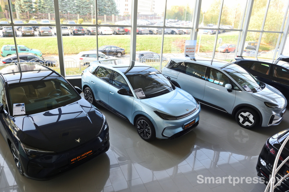 Автомобили Arcfox в автоцентре NSV-EV