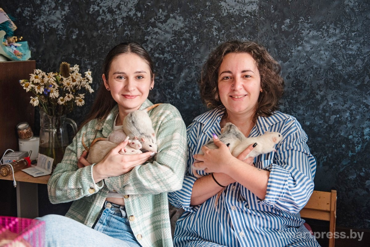 1-Анастасия Ашихмина и Мария Тихомирова со своими подопечными.jpg