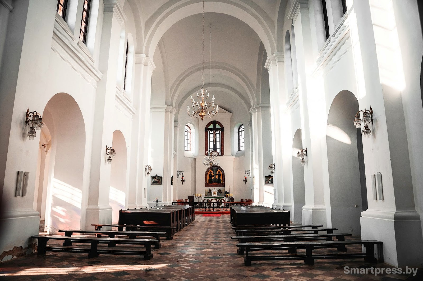 Костел Святой Троицы в деревне Росица 2.jpg