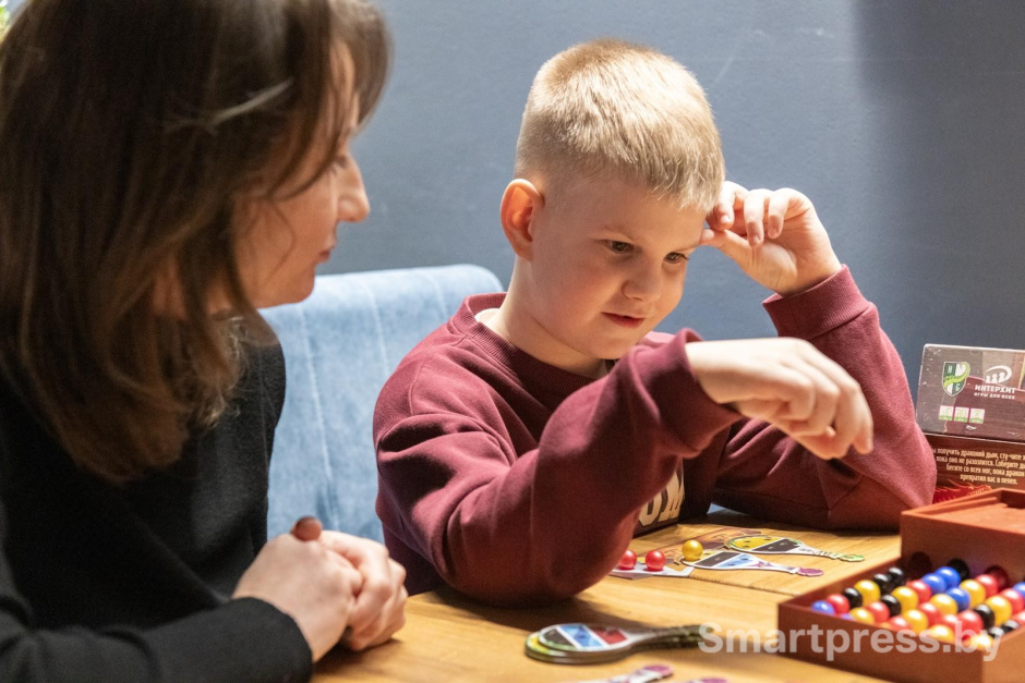 10-Дома в настолки можно начинать играть с детьми с трех лет.jpg