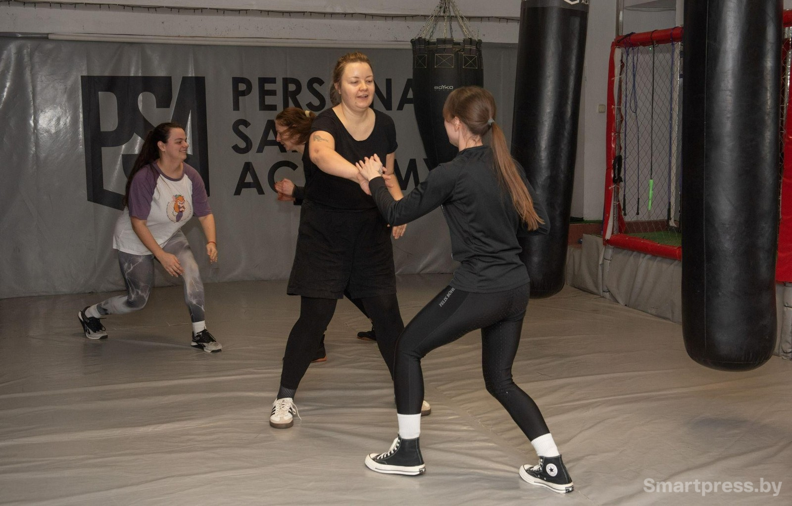 5-На занятии по женской самообороне.jpg