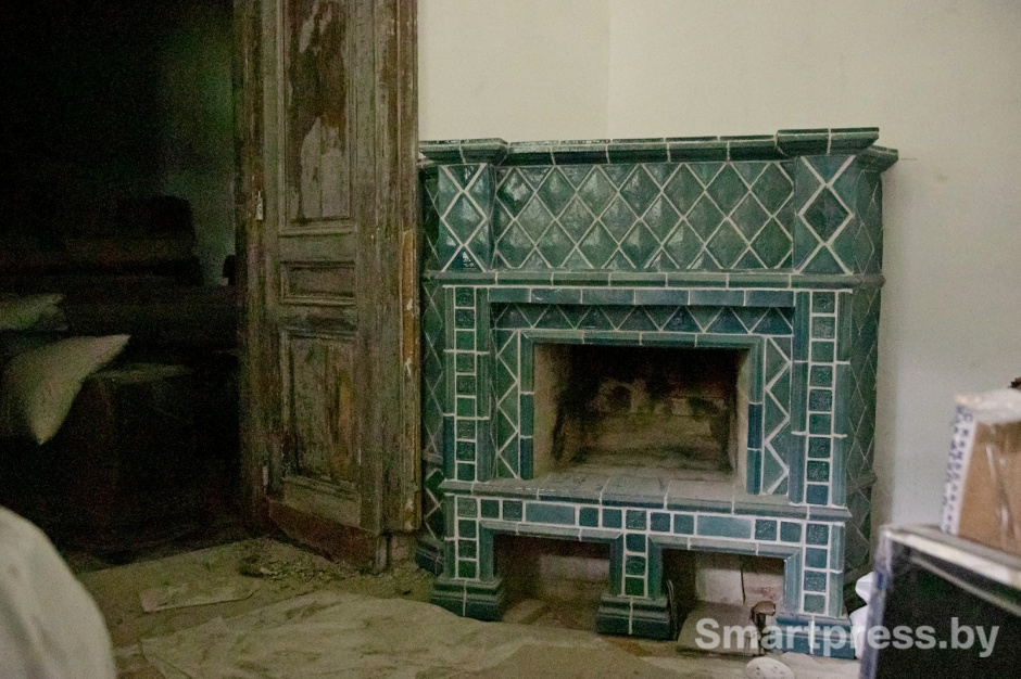 9-Камин с облицовкой из майолики.jpg