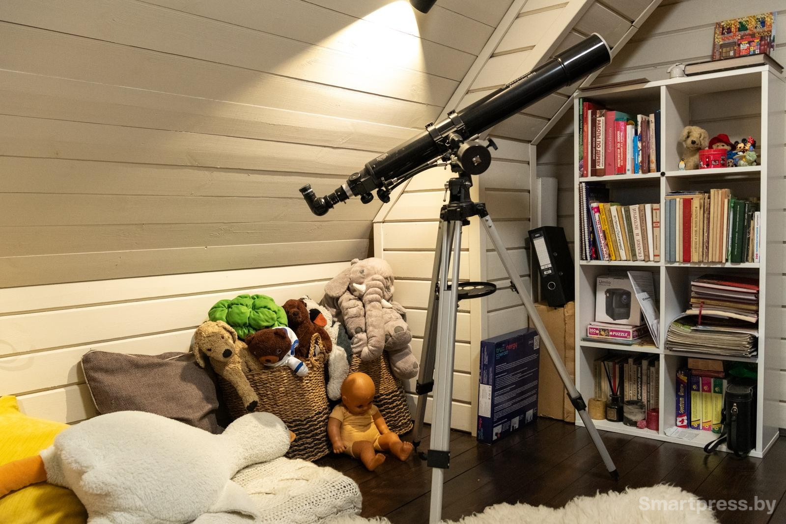 12-В доме есть телескоп чтобы смотреть на звезды.jpg
