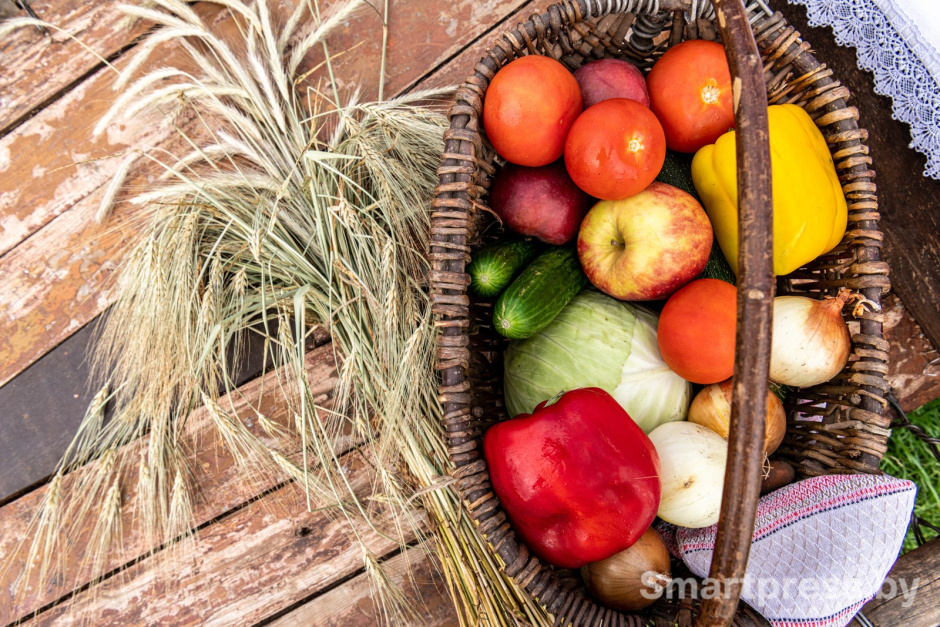 17-Корзинка с овощами и фруктами.jpg