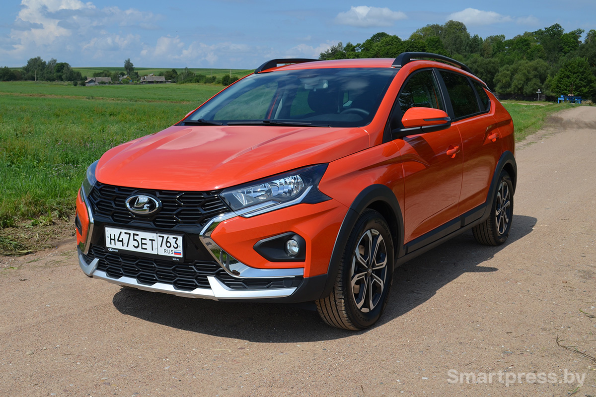 Lada Iskra SW Cross на грунтовой дороге спереди слева