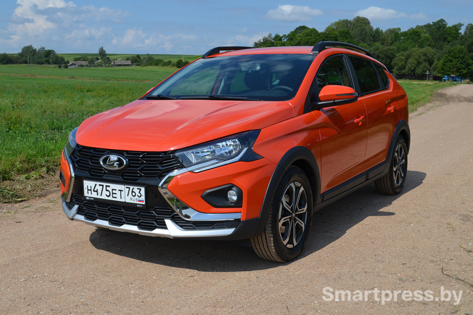 Lada Iskra SW Cross на грунтовой дороге спереди слева