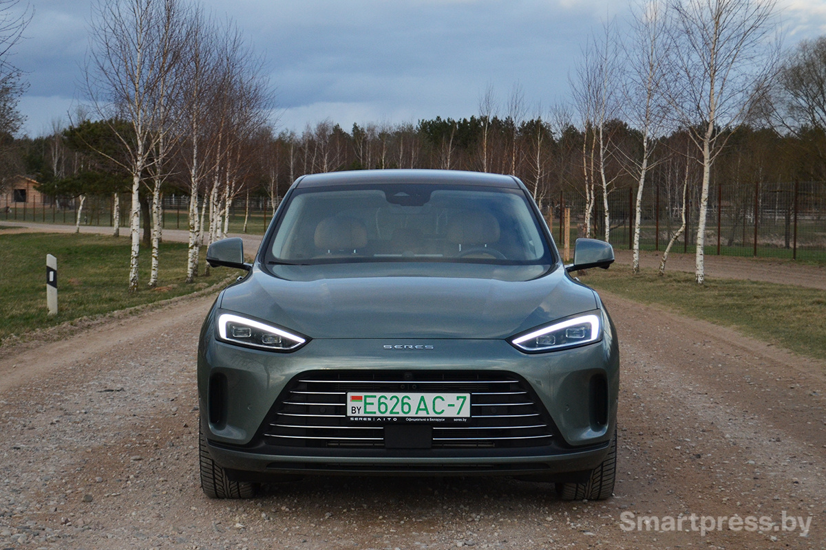 Seres 5 на грунтовой дороге.JPG