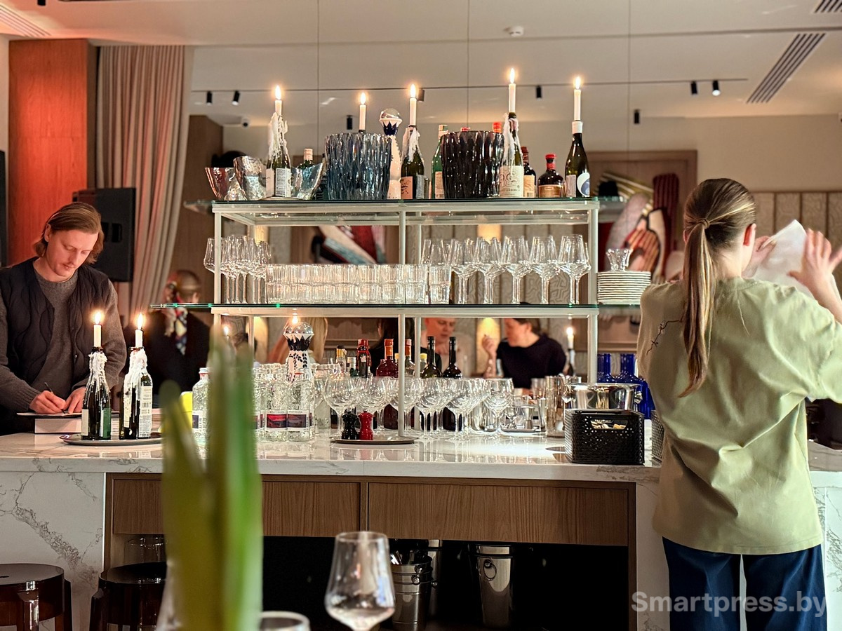 6-Винные бокалы бар Nola.jpg