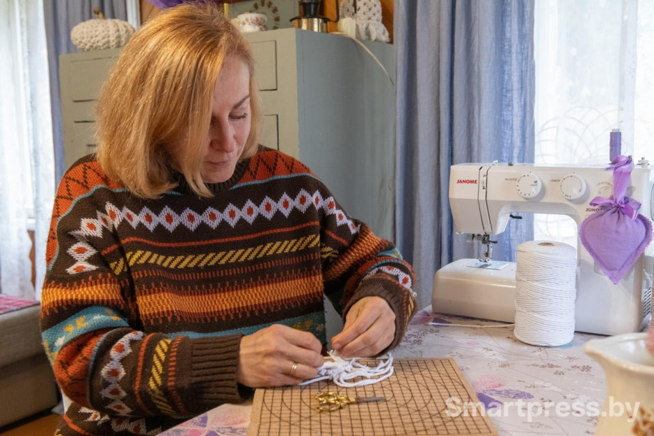 7-Ирина занимается макраме.jpg