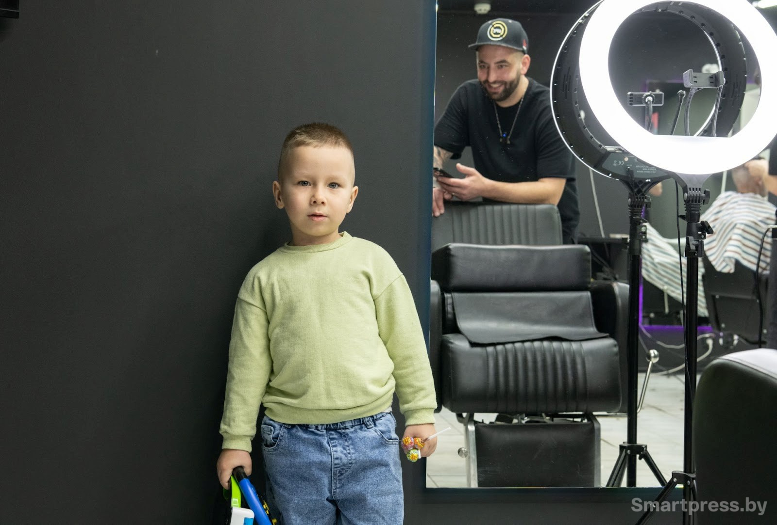 Бэби-парикмахер Владислав Якушин и Марк 4.jpg