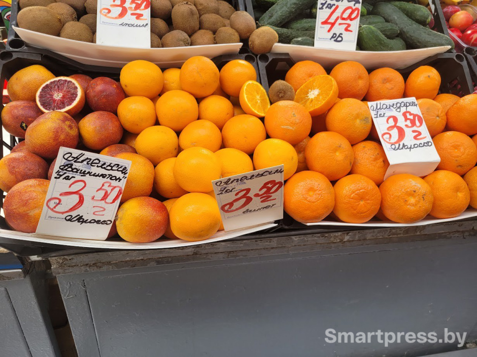 фрукты на Комаровке.jpg