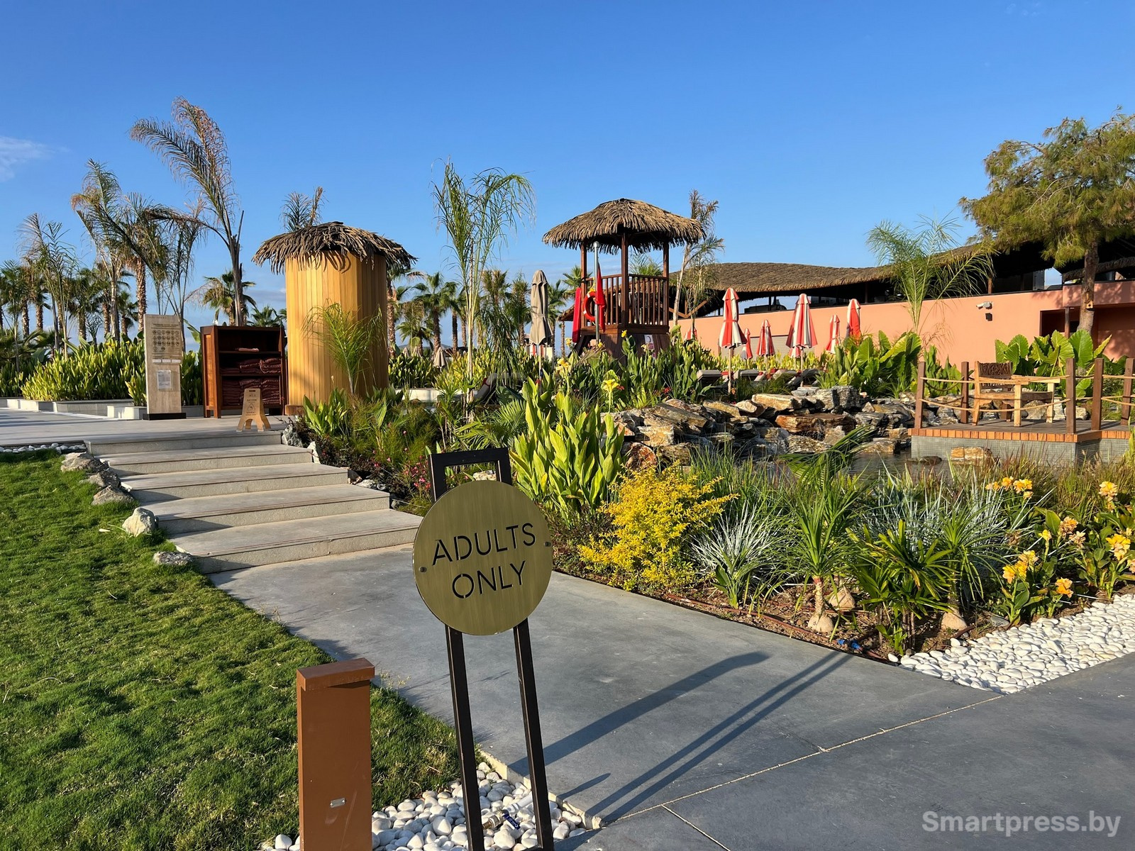 33-Территория отеля XO Cape Arnna.jpg