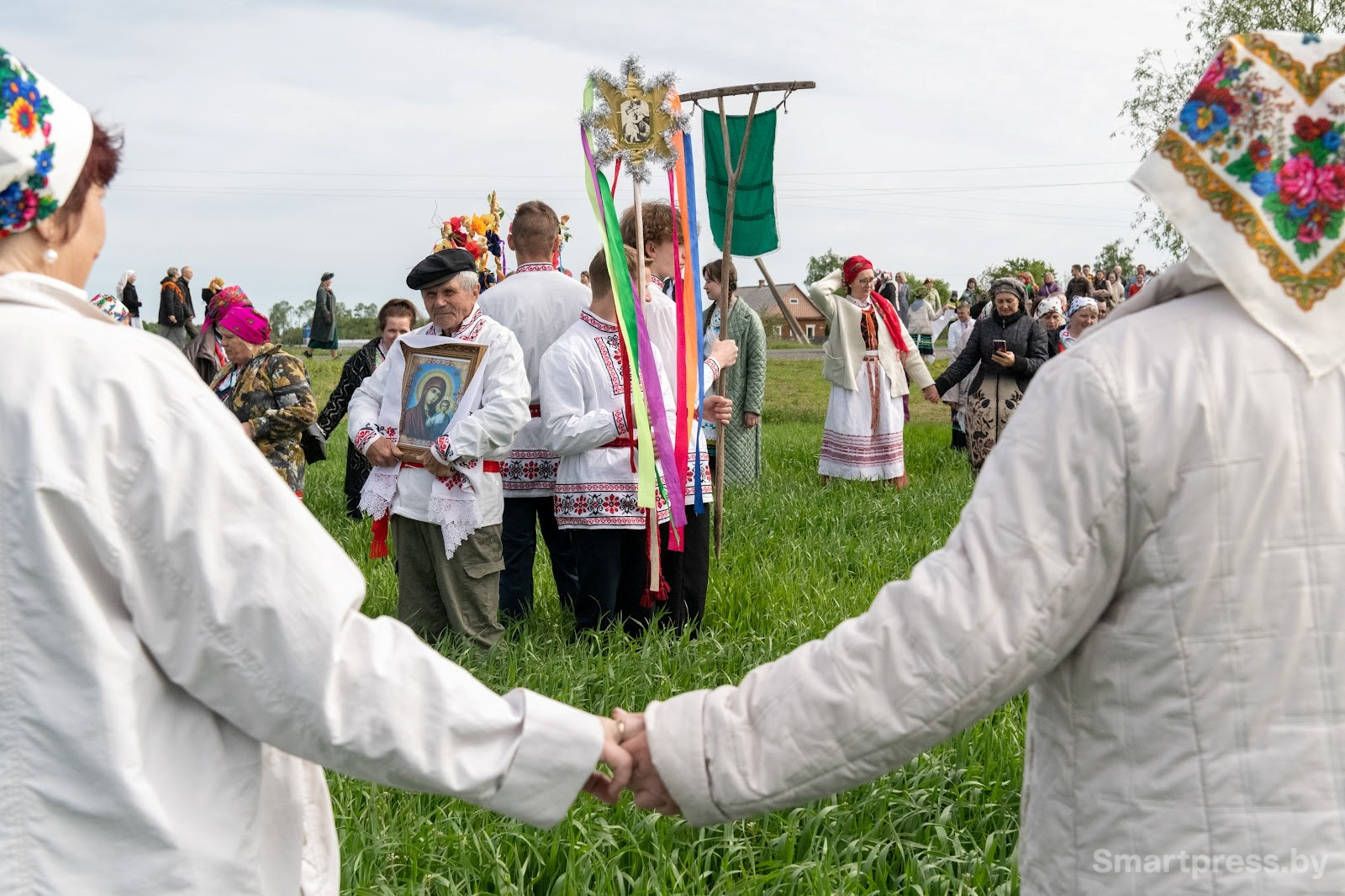 В деревне Погост водят Юрьевский хоровод 13.jpg