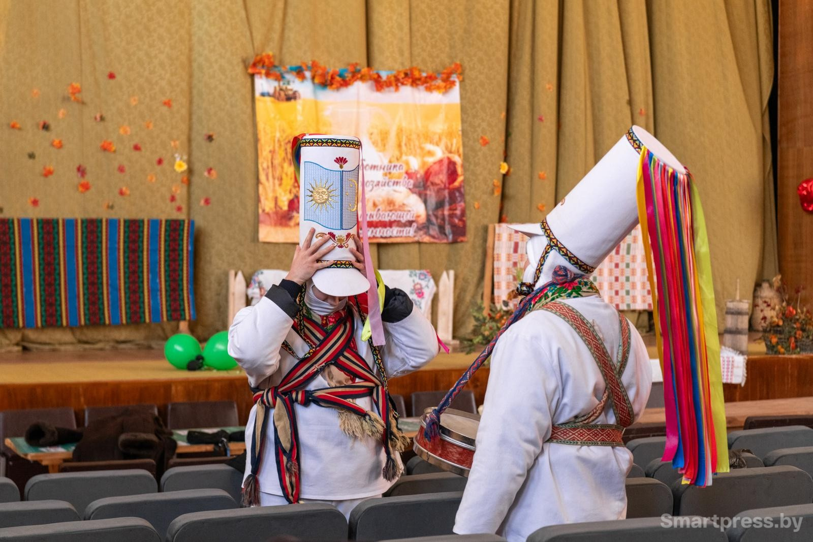 10-В обряде участвуют только местные мужчины и парни.jpg