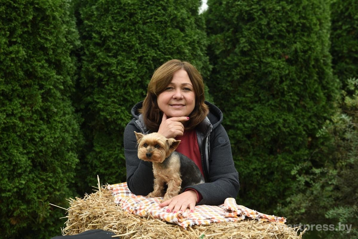 22-Оксана Гущенскова и йоркширский терьер Алиса.jpg