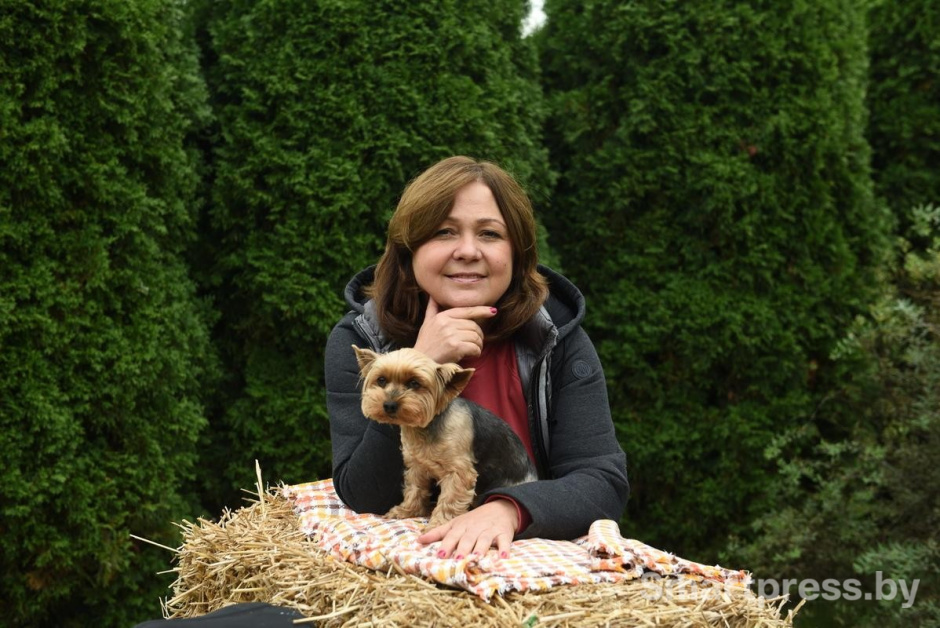 22-Оксана Гущенскова и йоркширский терьер Алиса.jpg