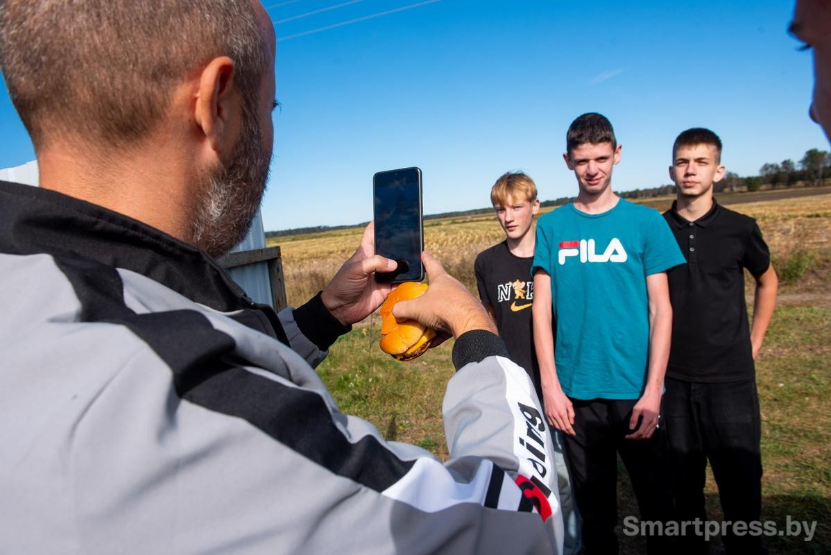 19-Сергей Азаревич снимает видео для канала CatFood.jpg