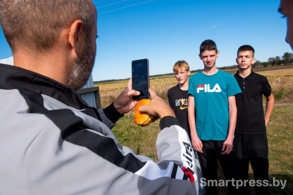 19-Сергей Азаревич снимает видео для канала CatFood.jpg