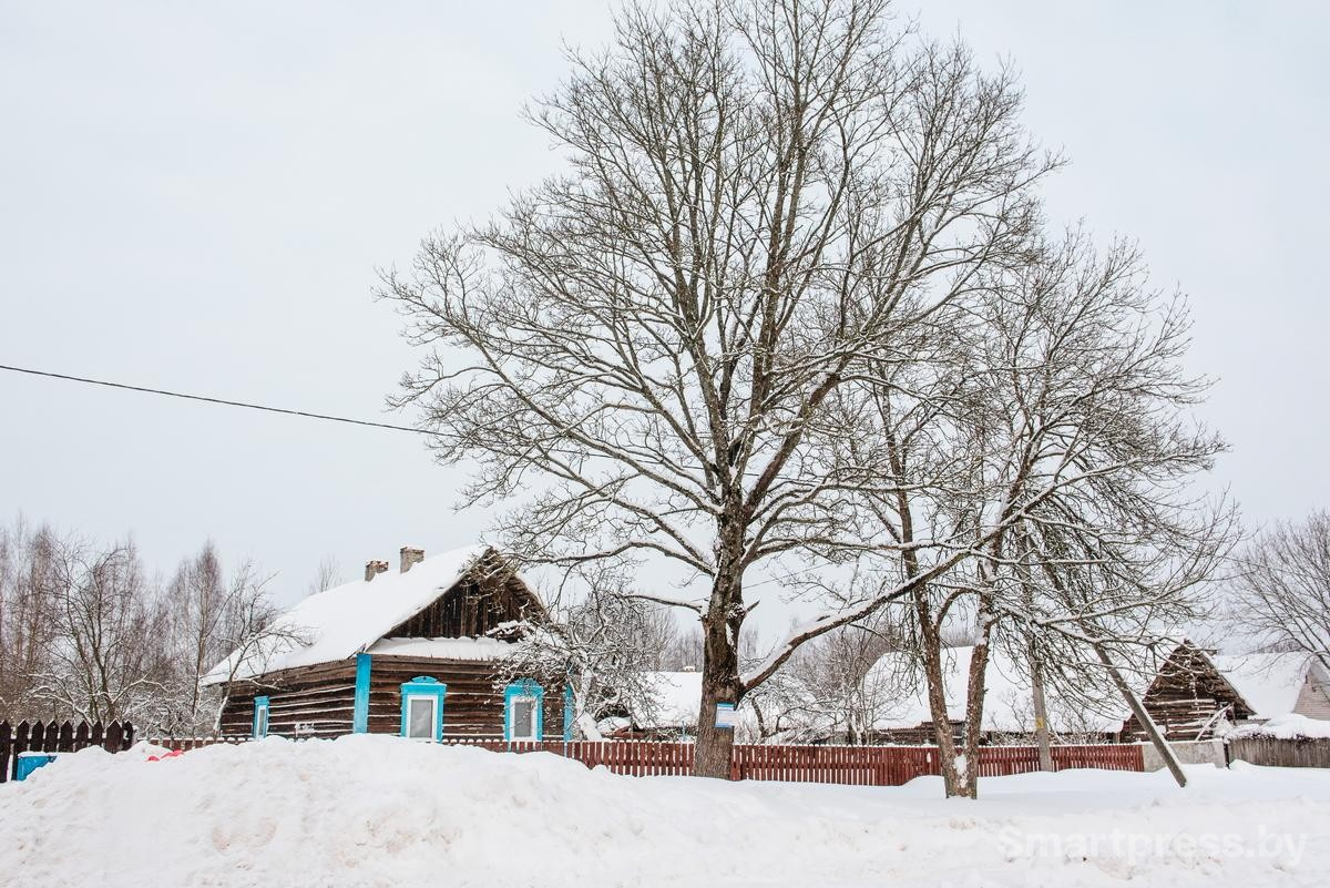 3-Заснеженный деревенский дом.jpg