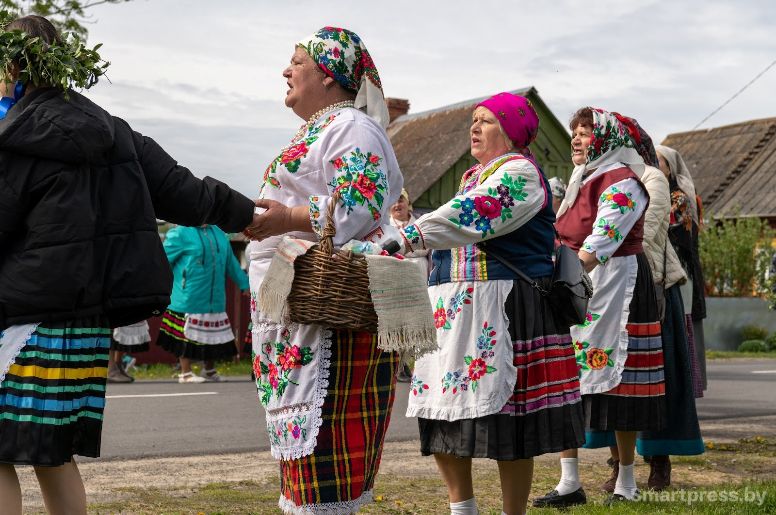 В деревне Погост водят Юрьевский хоровод 18.jpg