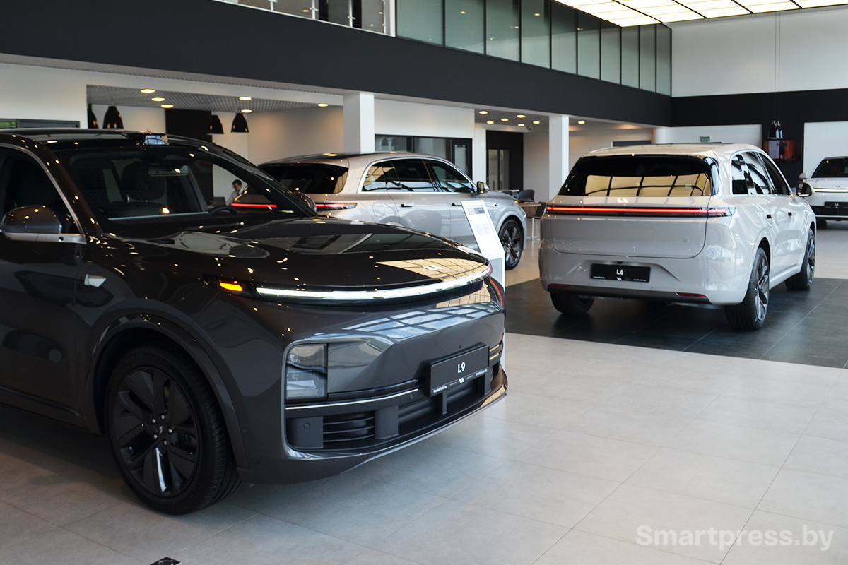 Автомобили Li Auto (Lixiang) в автосалоне