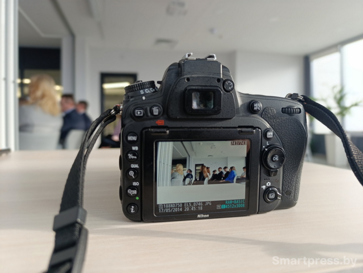 фотоаппарат снимает