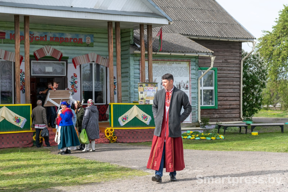 В деревне Погост водят Юрьевский хоровод 2.jpg
