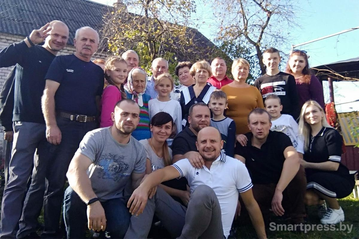 20-Так всей семьей отмечали 85-летие Валерии Иосифовны.jpg