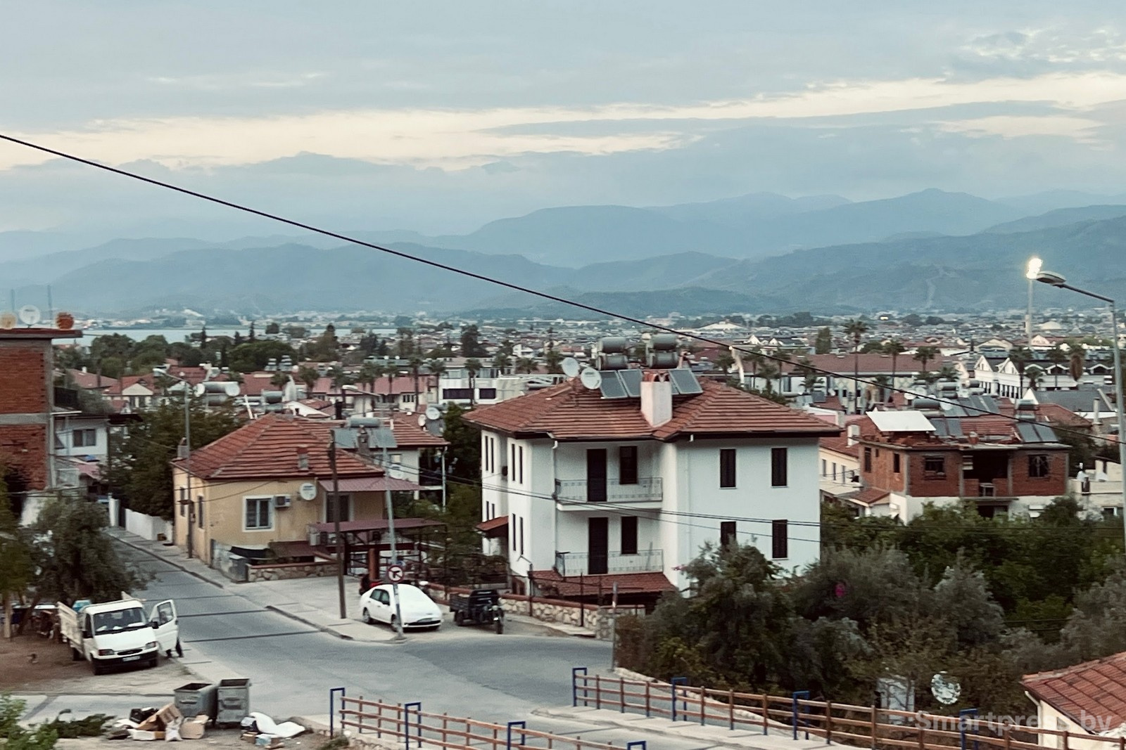 8-Старый город простирается от Ликийских гробниц до порта. Фетхие.jpg