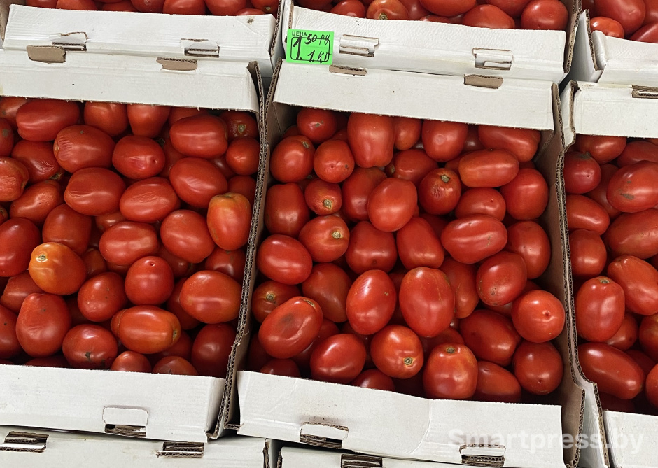 помидоры по 1,5 рэ ящиками