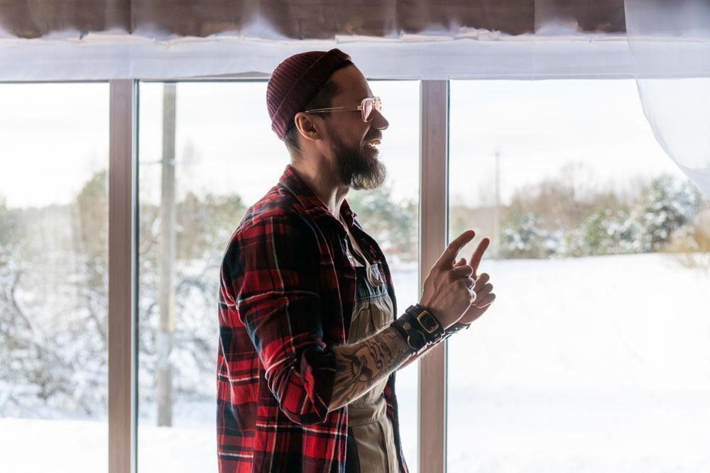 23-Чтобы вид из окна был красивым пришлось всё расчистить..jpg