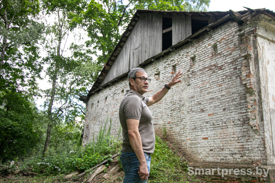 24-Олег Скробов и усадьба Игнатичи.jpg