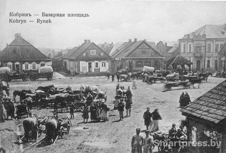 12-Кобрин на черно-белом фото 1915 года.jpg