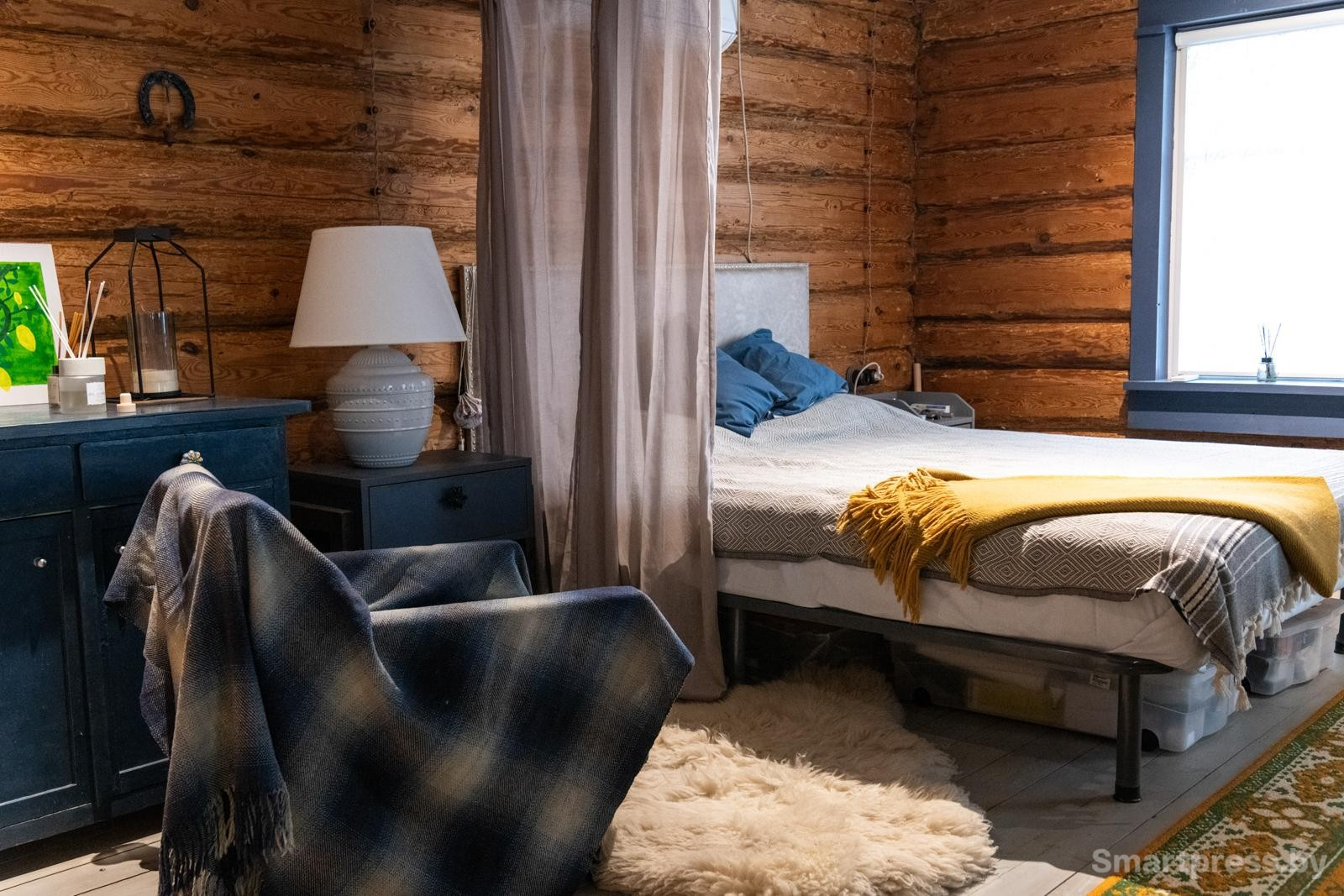 11-Спальня в деревенском доме.png