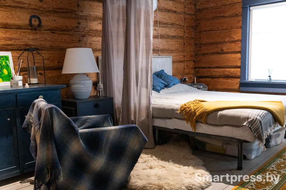 11-Спальня в деревенском доме.png