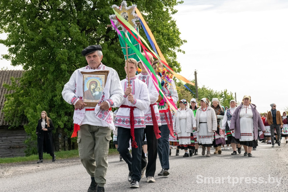 В деревне Погост водят Юрьевский хоровод 11.jpg