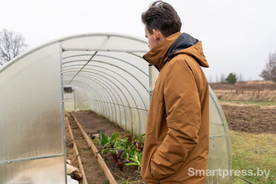 15-Роман возле теплицы.jpg 15-Роман возле теплицы.jpg